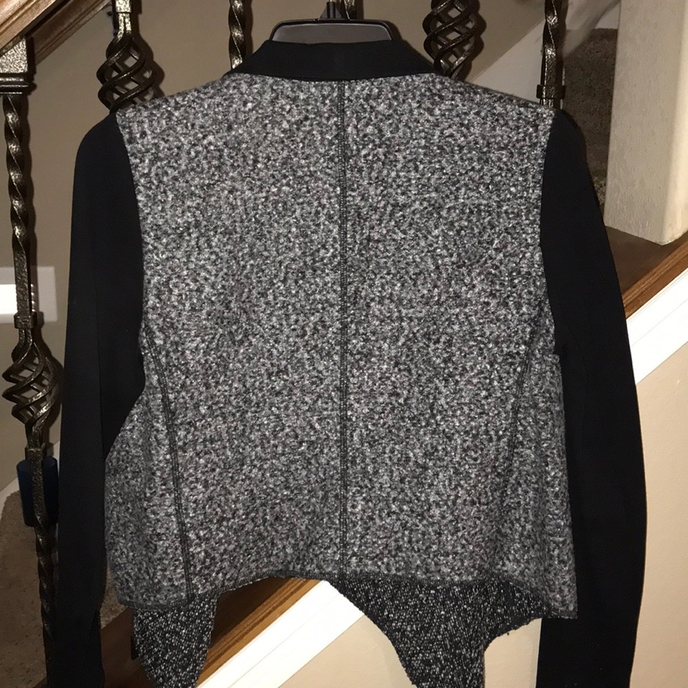 White House black market lightweight blazer. - Picture 4 of 4